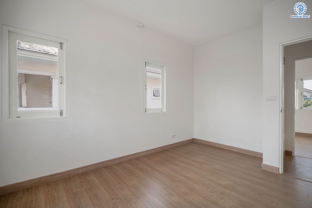 บ้านมือสองตกแต่งใหม่ สุดคุ้ม! โครงการ ภัสสร8 บางใหญ่ ดีไซน์สวย เนื้อที่ 50.7 ตร.ว. ฟังก์ชัน 4 ห้องนอน 3 ห้องน้ำ จอดรถได้ 2 คัน แต่งครบพร้อมอยู่ บนทำเลศักยภาพ โครงการติดถนนใหญ่ เข้า-ออกสะดวก ใกล้เซ็นทรัลเวสต์เกต รถไฟฟ้า "สถานีตลาดบางใหญ่" และจุดขึ้นทางด่วน "ศรีรัช"